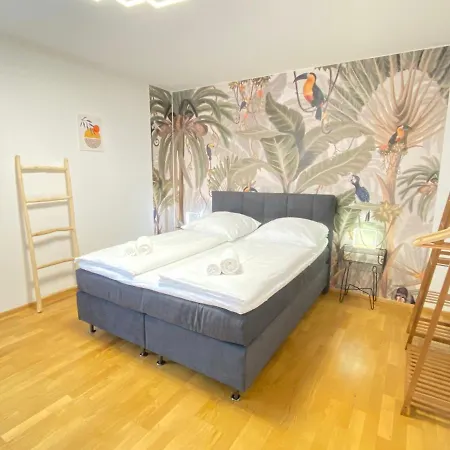 Apartment Luxomes: Tropical Style - Old Town - Ingolstadt