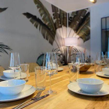 Luxomes - Tropical & Streetart Style - Old Town - *