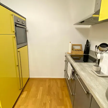 Apartment Luxomes: Tropical Style - Old Town - Ingolstadt