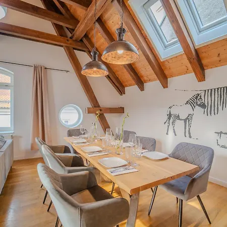 Luxomes - Tropical & Streetart Style - Old Town -